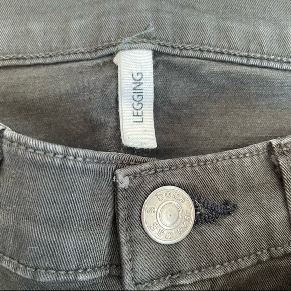 Women jeans . Rag& bone green color .Size 28 - Picture 7 of 12